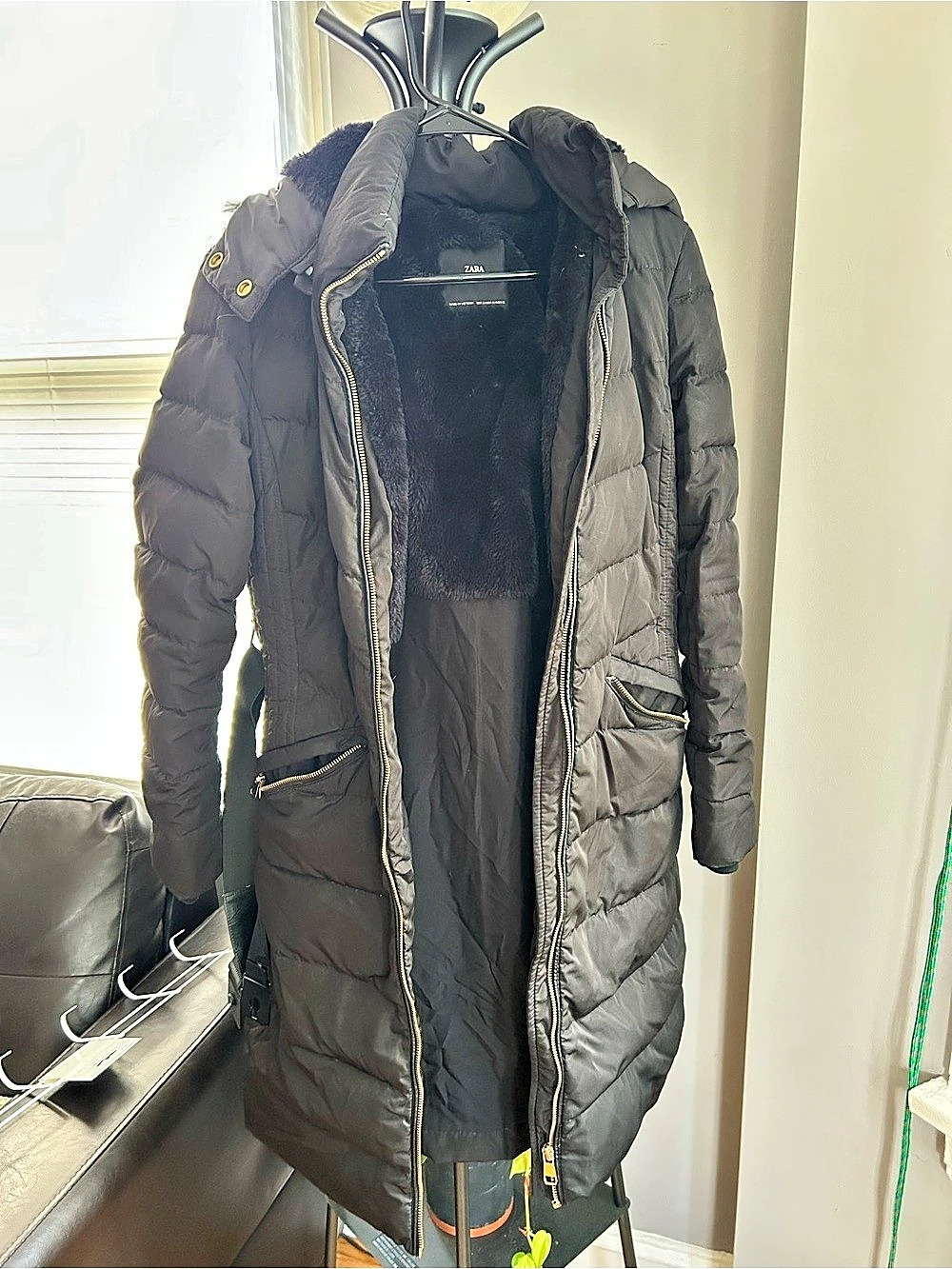 Zara Women's Black Puffer Coat Size S